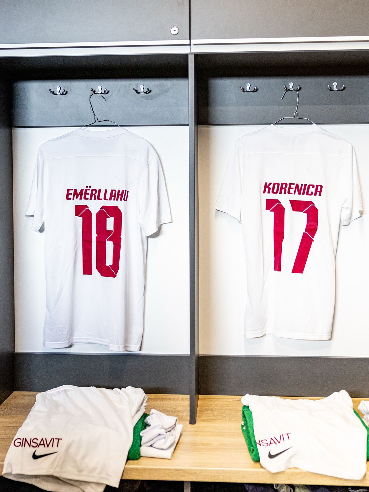 Imagini din vestiarul celor de la CFR Cluj, înaintea meciului cu Paksi