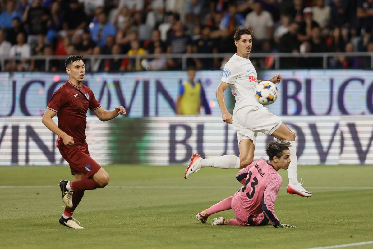 David Miculescu, accidentat în FCSB - Inter d'Escaldes // foto: Cristi Preda (GSP)
