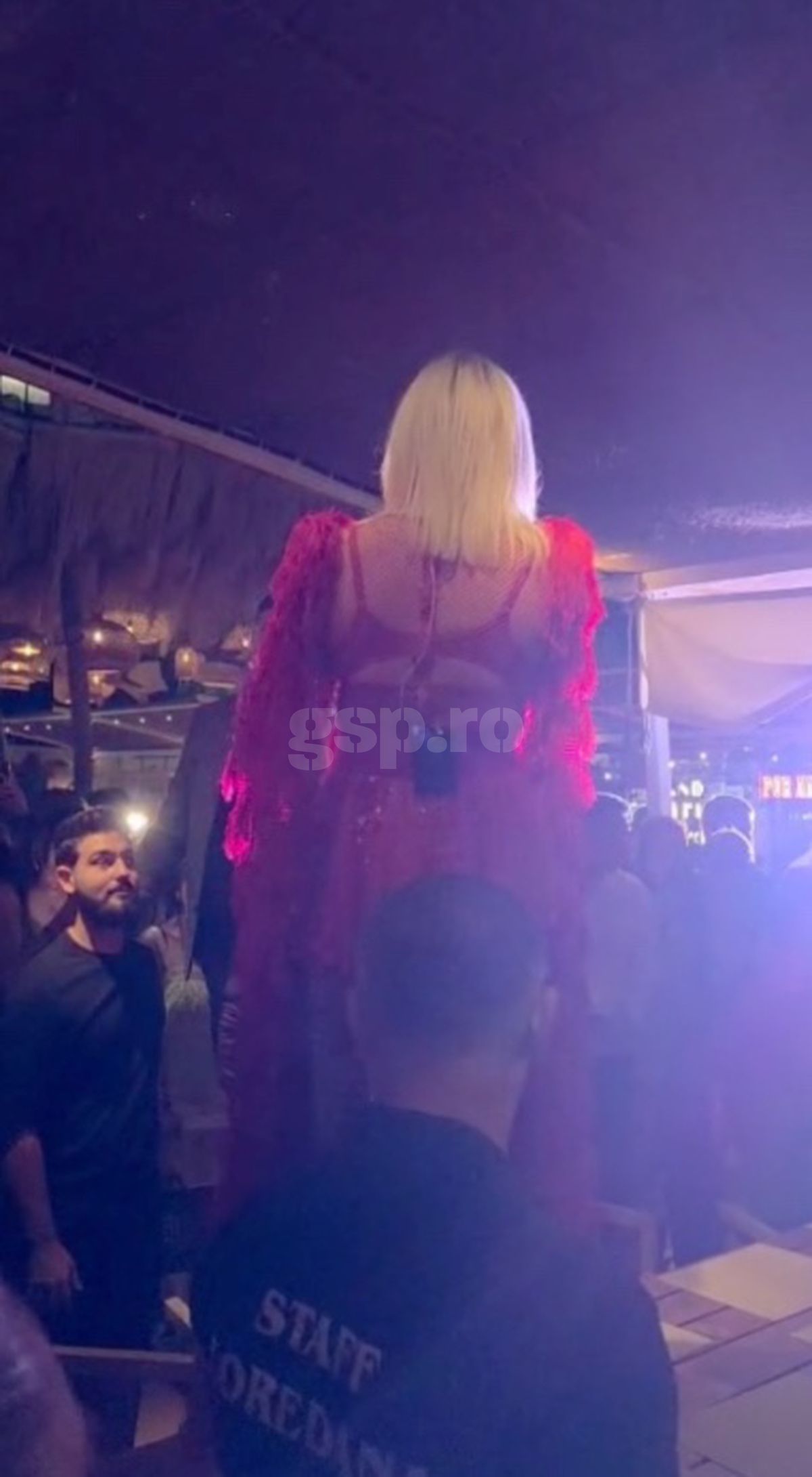 Loredana, show pe masa lui Gică și Ianis Hagi » Petrecere „legendară” joi seara în stațiunea Mamaia! Tot „numărul”, surprins de GSP