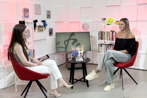 JOI, ORA 19:00 „La feminin” revine cu sezonul 3 » Invitata primei ediții? Faceți loc, vine Sânziana Motroc!