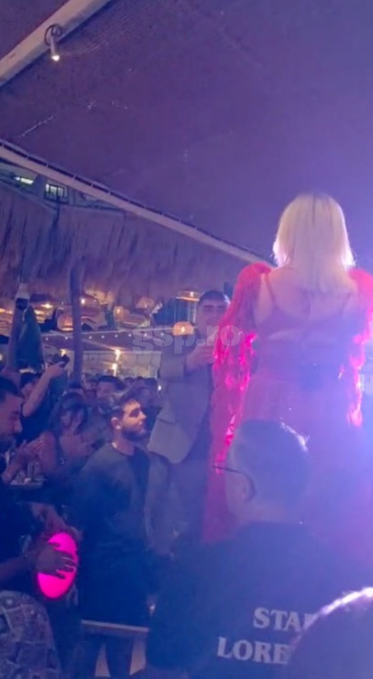 Loredana, show pe masa lui Gică și Ianis Hagi » Petrecere „legendară” joi seara în stațiunea Mamaia! Tot „numărul”, surprins de GSP