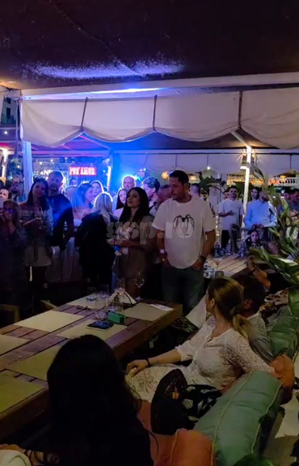 Loredana, show pe masa lui Gică și Ianis Hagi » Petrecere „legendară” joi seara în stațiunea Mamaia! Tot „numărul”, surprins de GSP