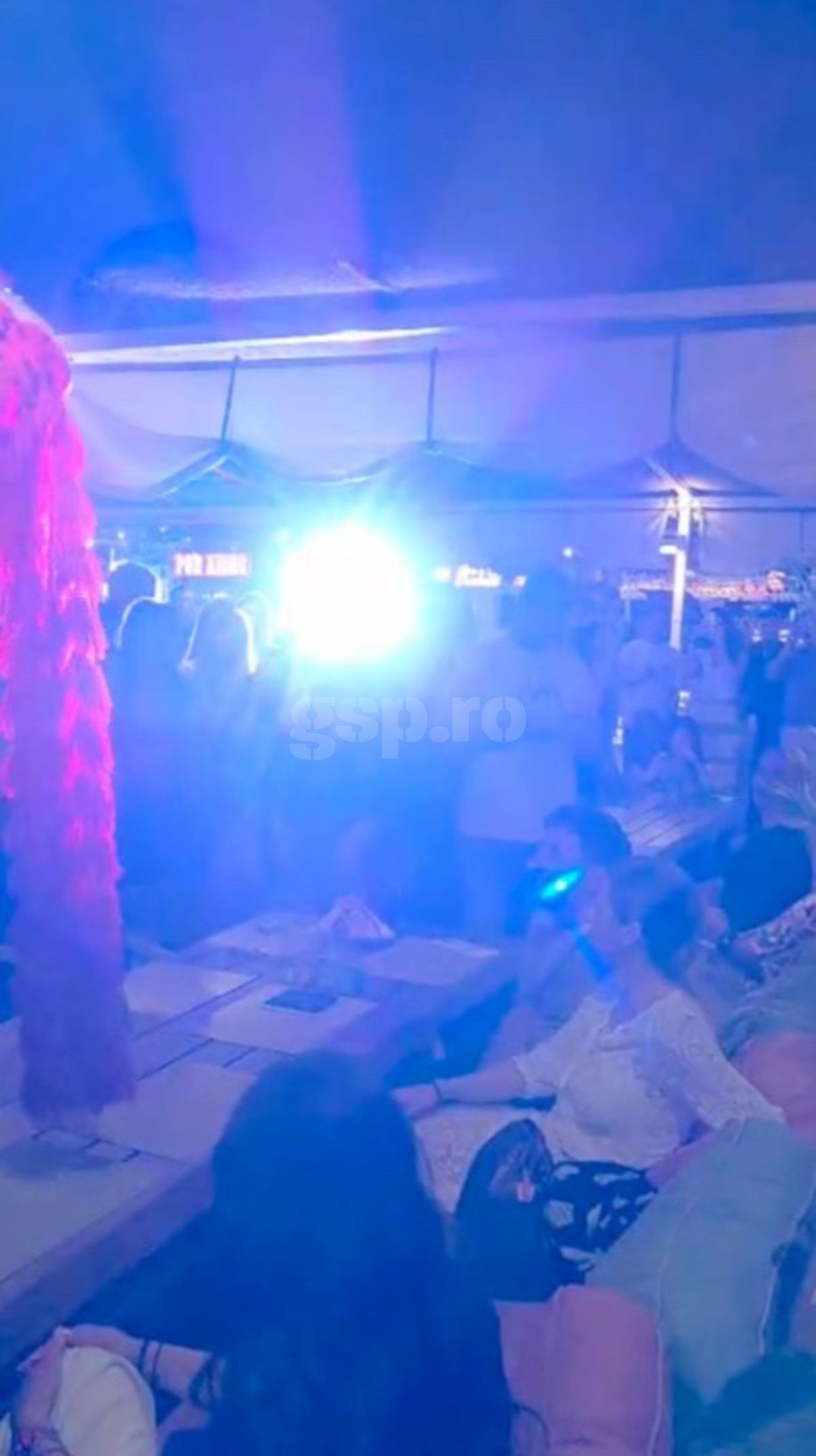 Loredana, show pe masa lui Gică și Ianis Hagi » Petrecere „legendară” joi seara în stațiunea Mamaia! Tot „numărul”, surprins de GSP