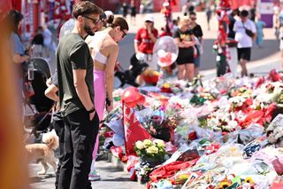 Jucătorul de la care Diogo Jota a „moștenit” numărul 20 la Liverpool a venit pe Anfield pentru a-i aduce un ultim omagiu portughezului