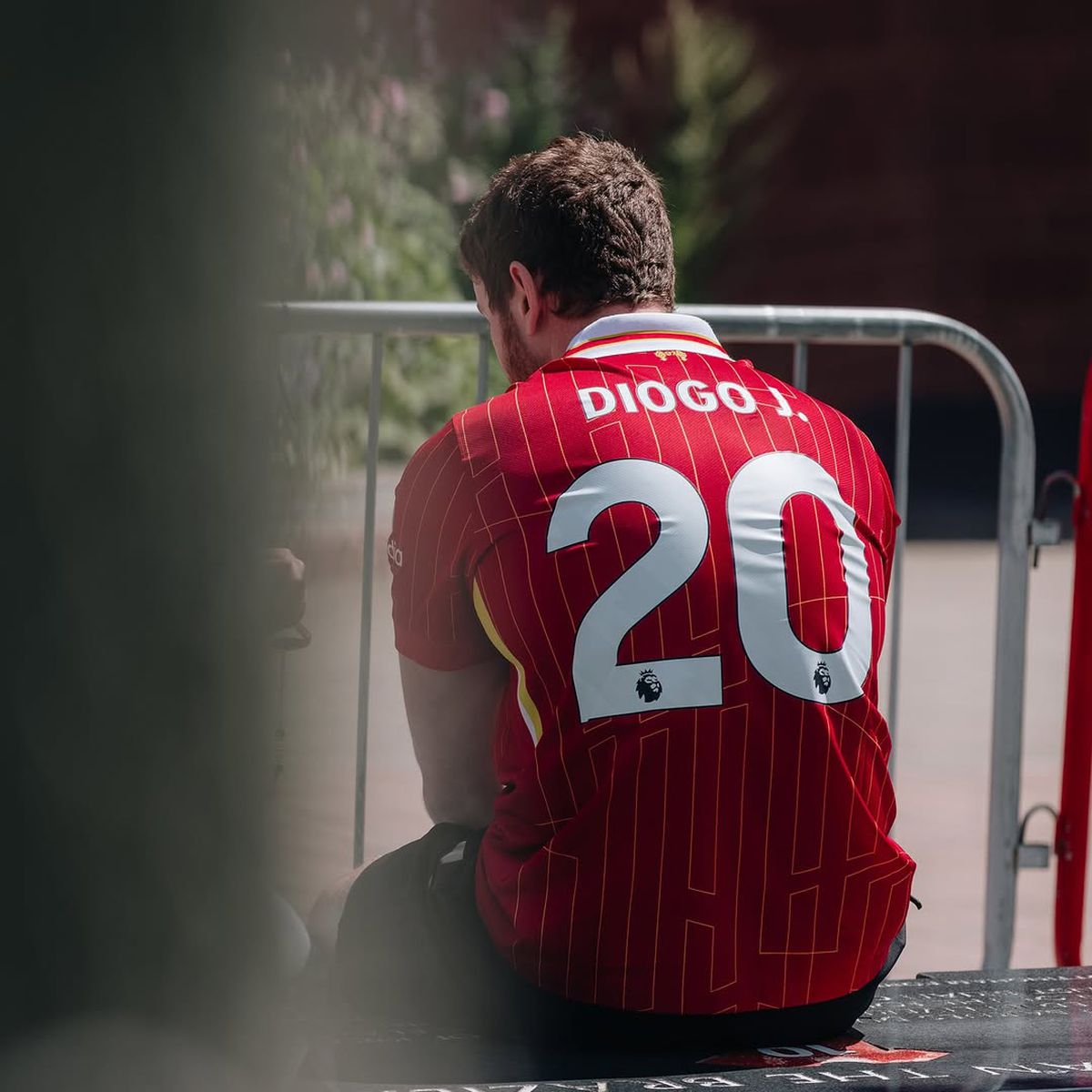 Jucătorul de la care Diogo Jota a „moștenit” numărul 20 la Liverpool a venit pe Anfield pentru a-i aduce un ultim omagiu portughezului