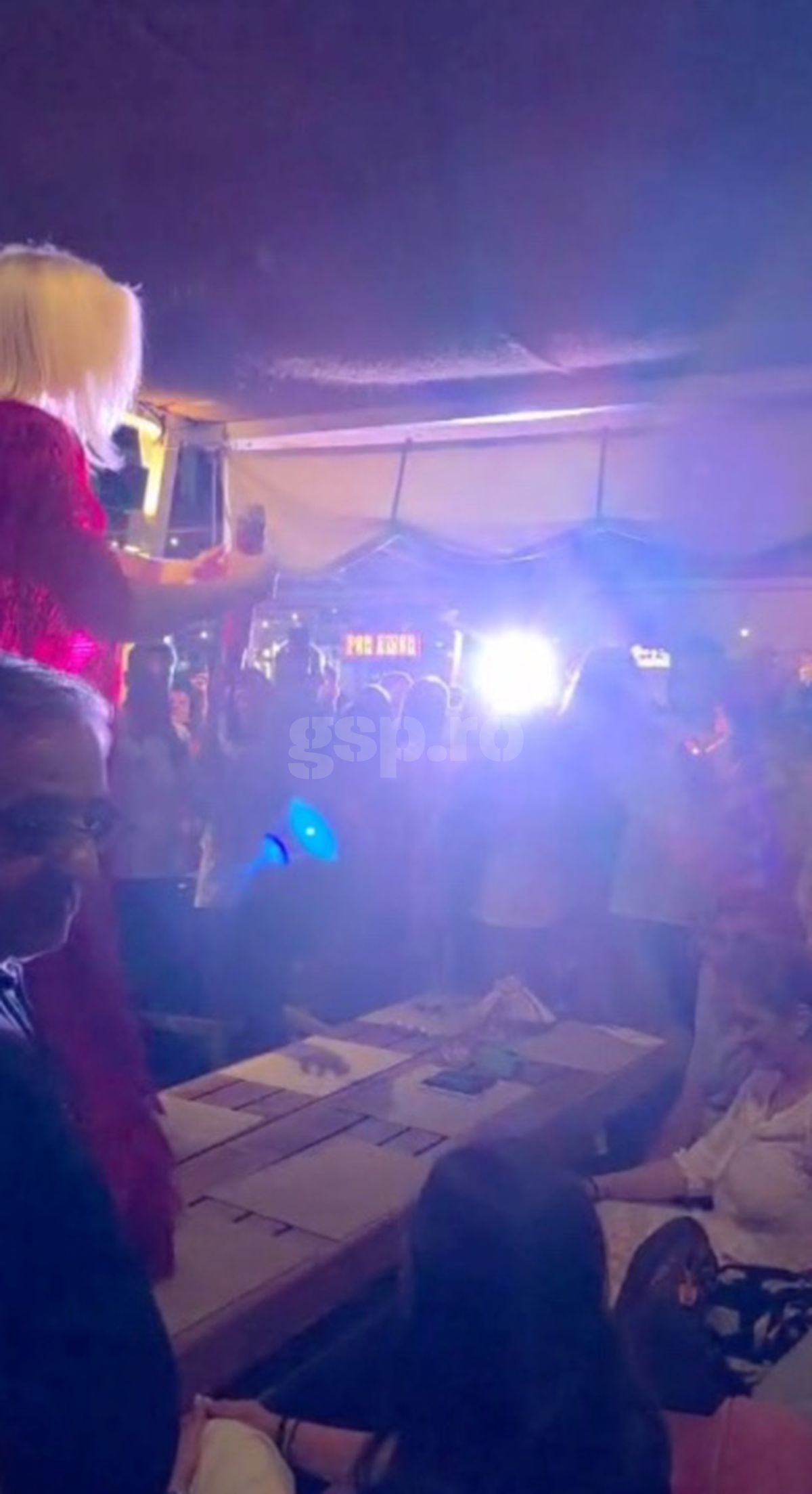 Loredana, show pe masa lui Gică și Ianis Hagi » Petrecere „legendară” joi seara în stațiunea Mamaia! Tot „numărul”, surprins de GSP