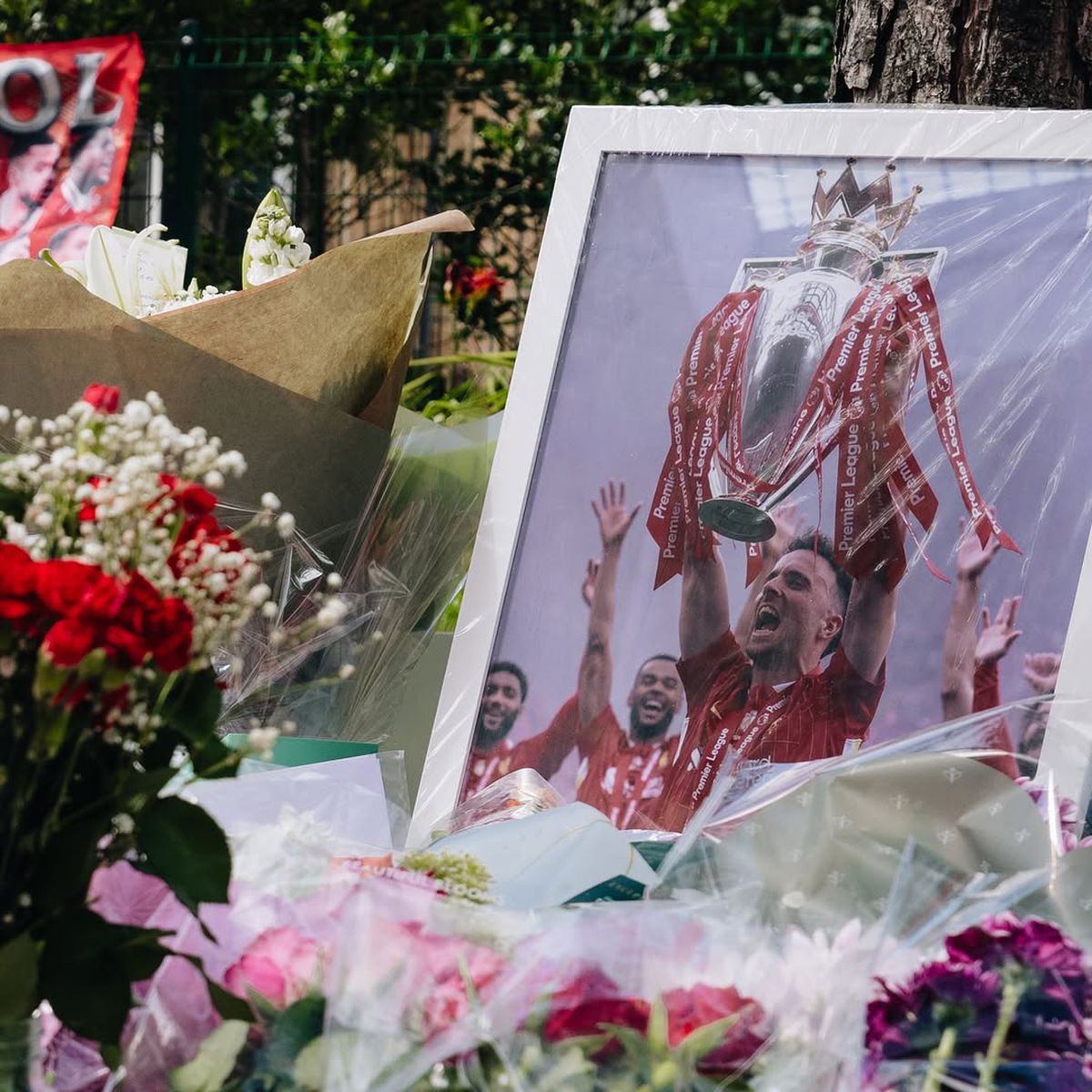 Jucătorul de la care Diogo Jota a „moștenit” numărul 20 la Liverpool a venit pe Anfield pentru a-i aduce un ultim omagiu portughezului