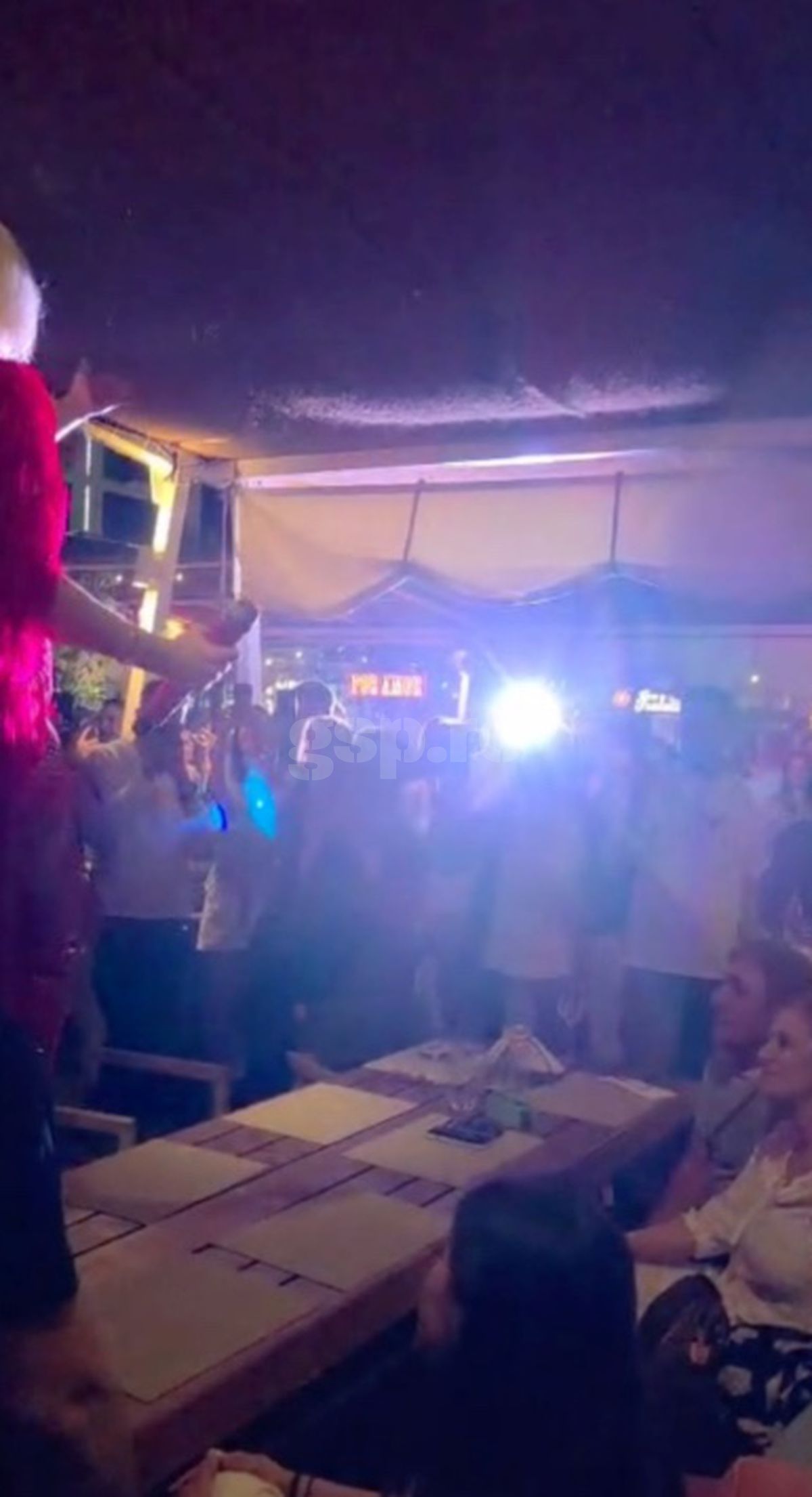 Loredana, show pe masa lui Gică și Ianis Hagi » Petrecere „legendară” joi seara în stațiunea Mamaia! Tot „numărul”, surprins de GSP