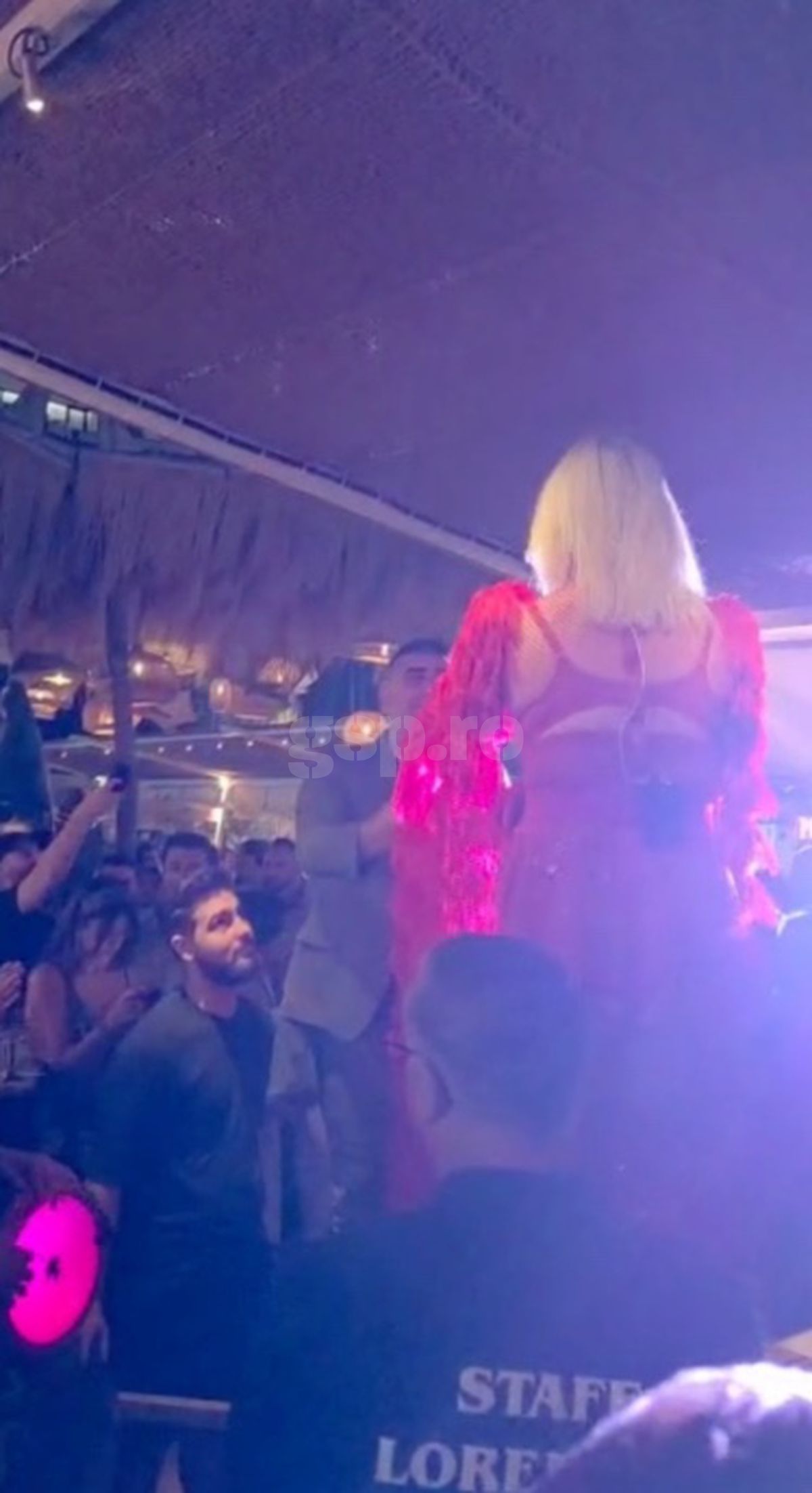 Loredana, show pe masa lui Gică și Ianis Hagi » Petrecere „legendară” joi seara în stațiunea Mamaia! Tot „numărul”, surprins de GSP