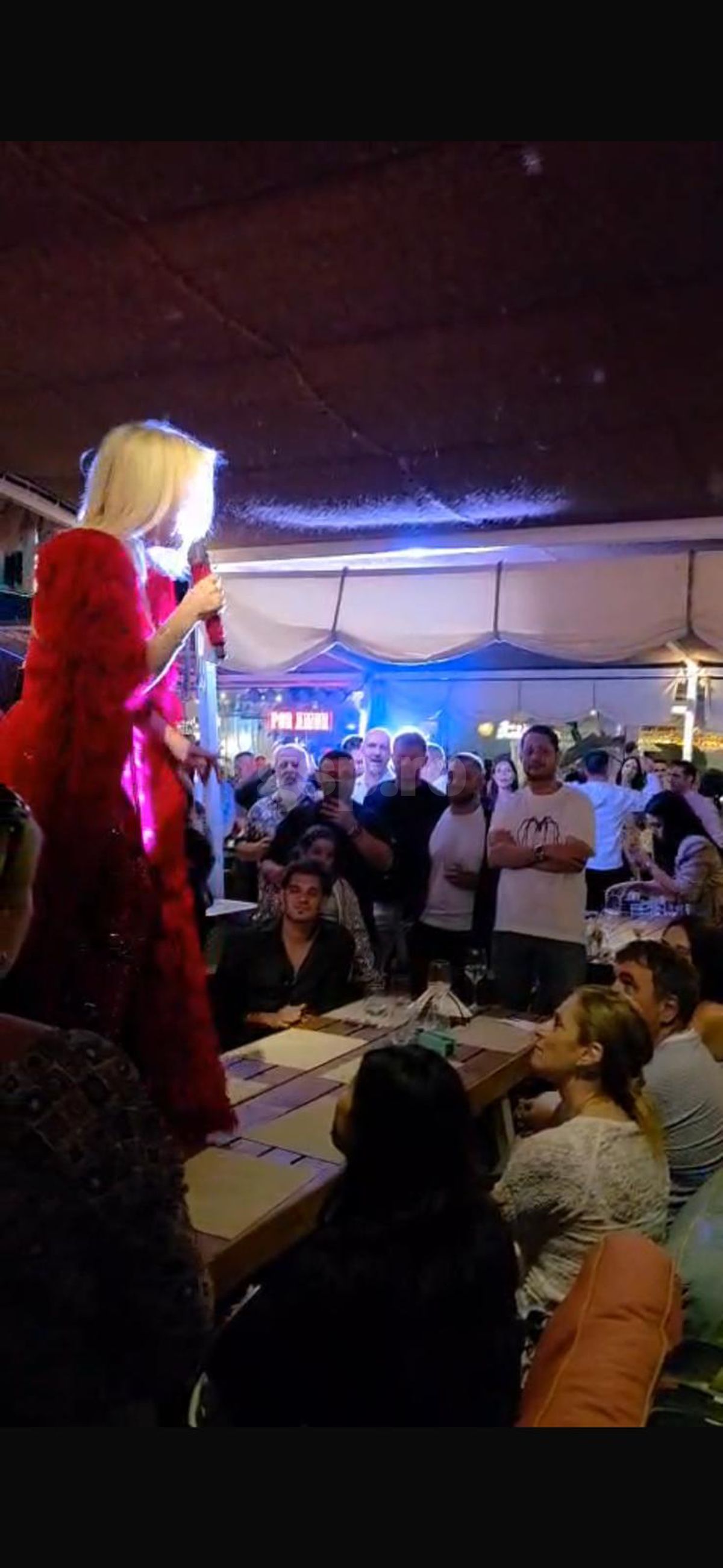 Loredana Groza, show pe mese în fața lui Gică și Ianis Hagi