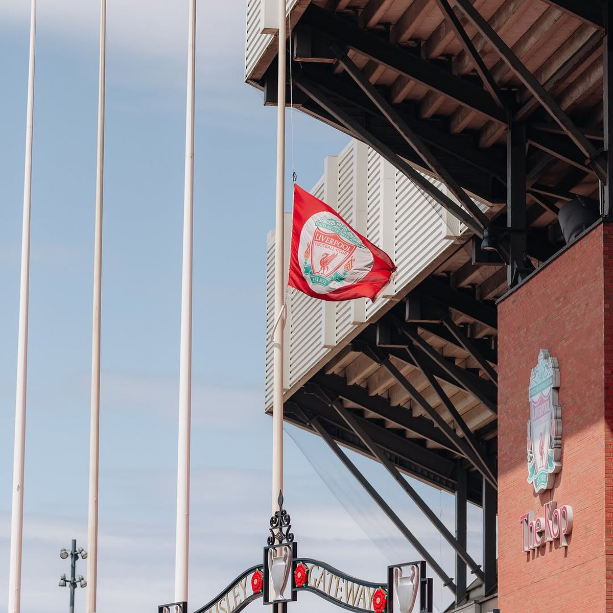 Jucătorul de la care Diogo Jota a „moștenit” numărul 20 la Liverpool a venit pe Anfield pentru a-i aduce un ultim omagiu portughezului