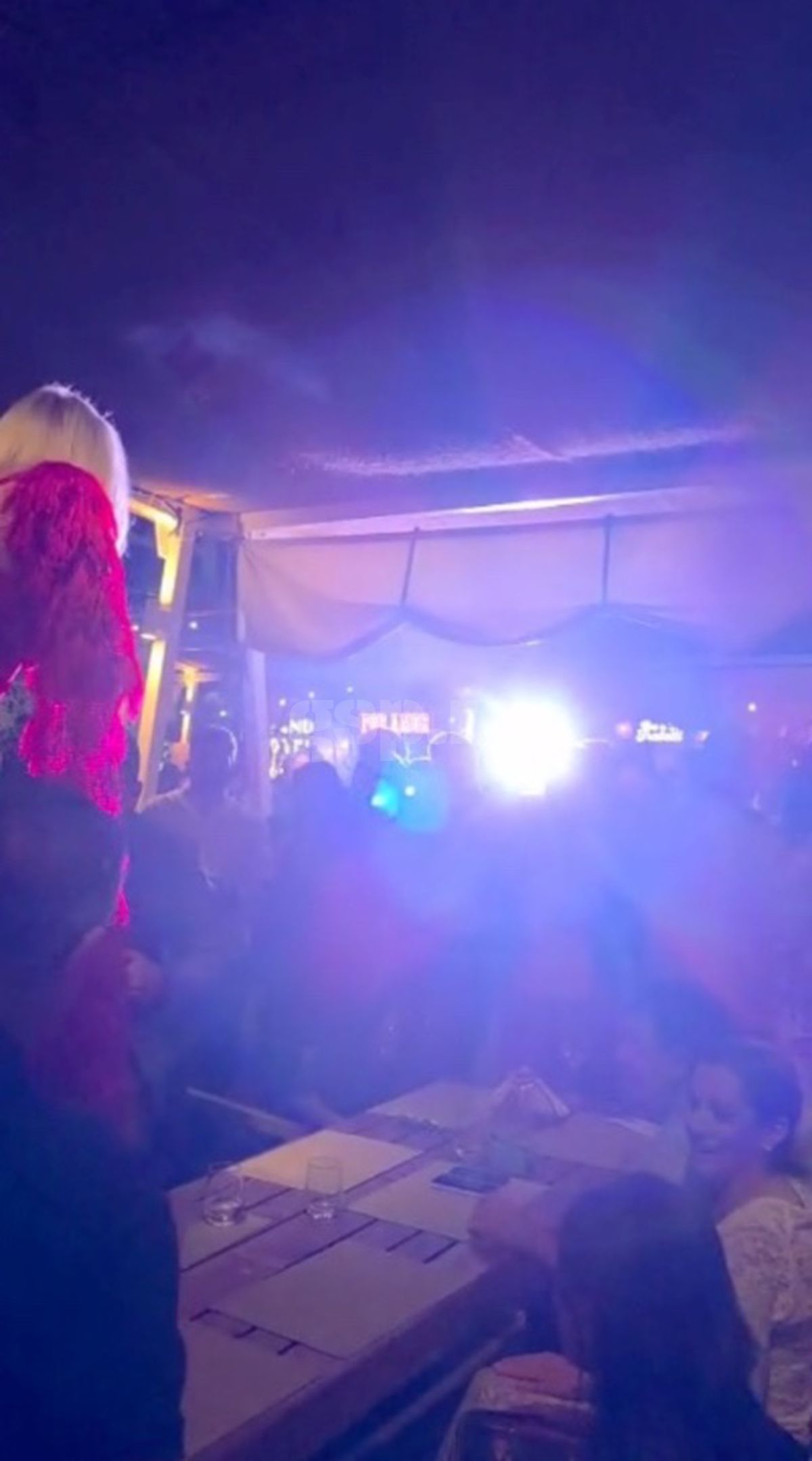 Loredana, show pe masa lui Gică și Ianis Hagi » Petrecere „legendară” joi seara în stațiunea Mamaia! Tot „numărul”, surprins de GSP