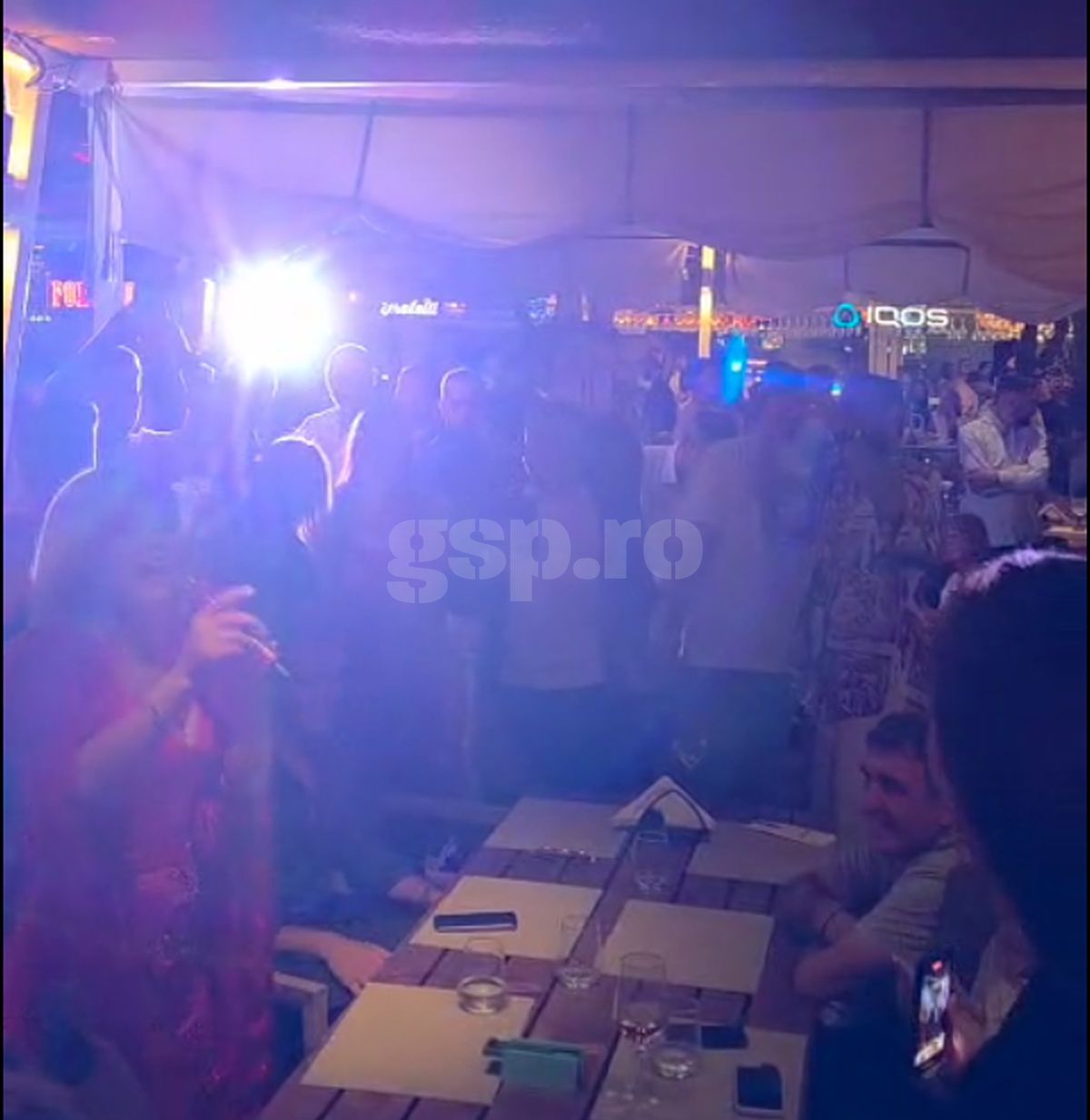 Loredana, show pe masa lui Gică și Ianis Hagi » Petrecere „legendară” joi seara în stațiunea Mamaia! Tot „numărul”, surprins de GSP