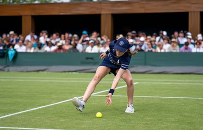 Încă un scandal la Wimbledon » Cum a stricat un copil de mingi arbitrajul electronic