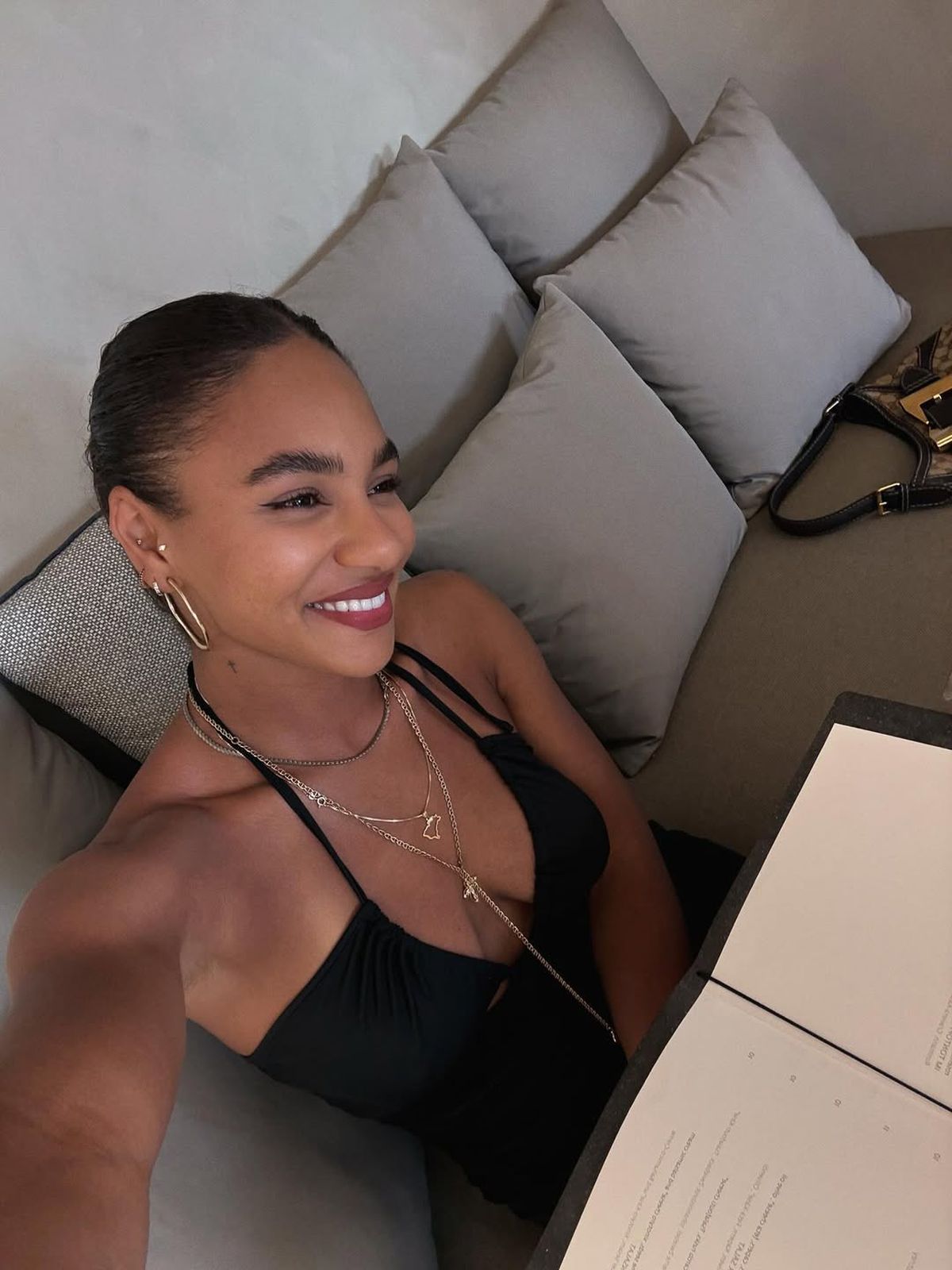 Elizabeth Omoregie și-a sărbătorit ziua „la muncă”, apoi a inundat Instagramul cu imagini postate direct din vestiar