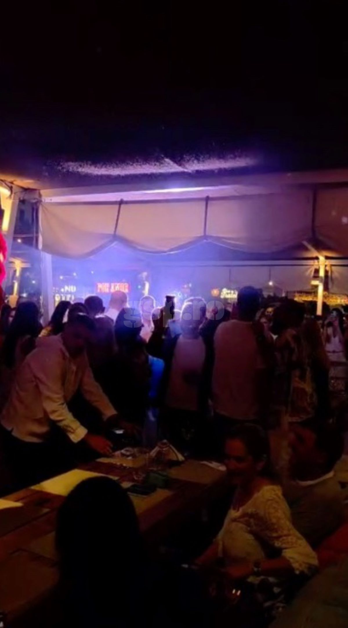 Loredana Groza, show pe mese în fața lui Gică și Ianis Hagi