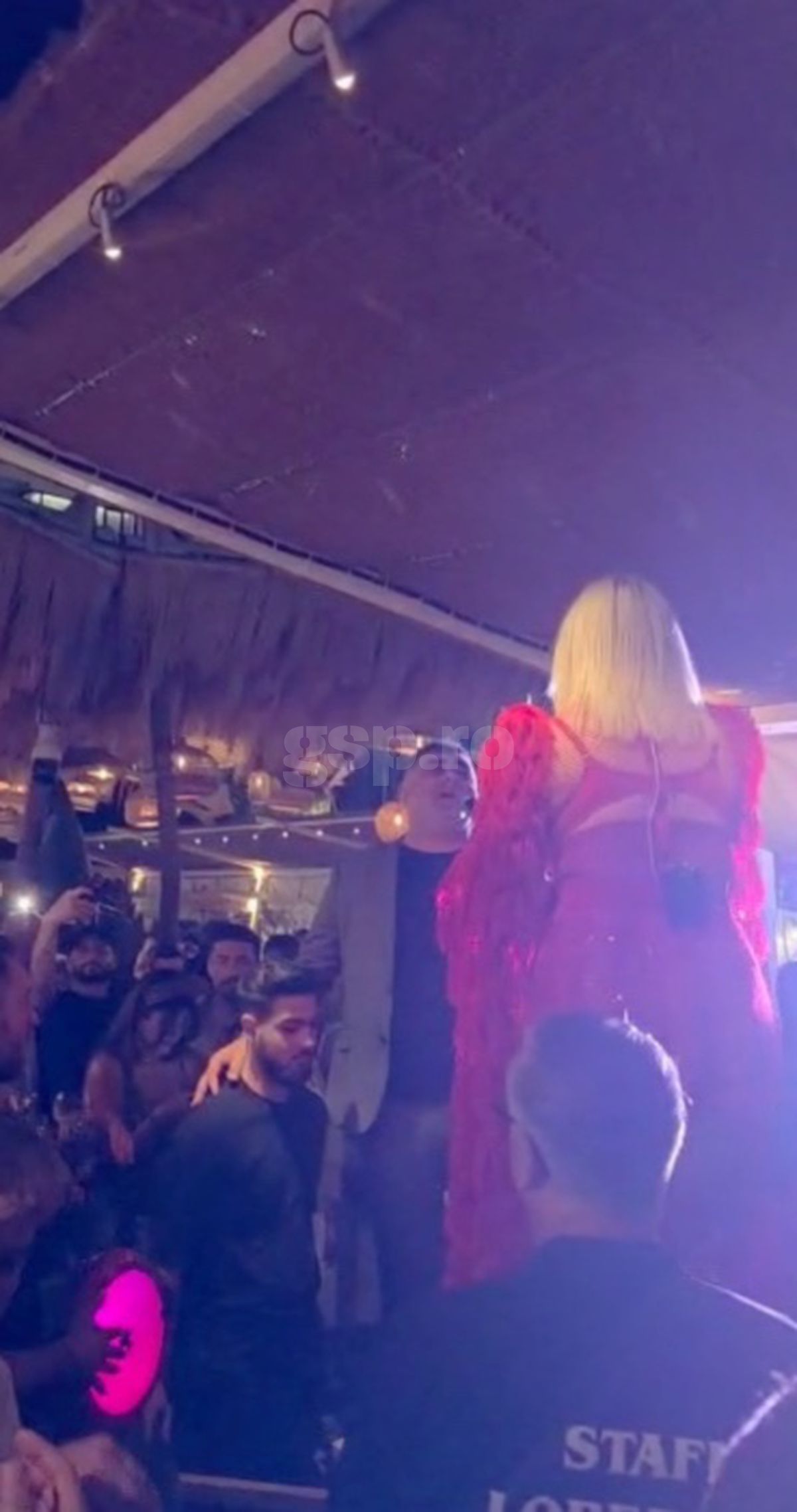 Loredana, show pe masa lui Gică și Ianis Hagi » Petrecere „legendară” joi seara în stațiunea Mamaia! Tot „numărul”, surprins de GSP