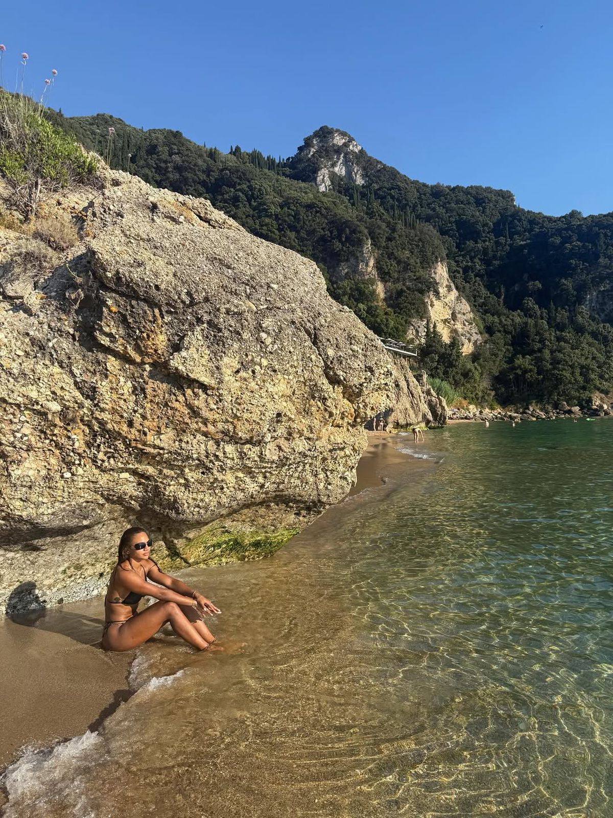 Elizabeth Omoregie și-a sărbătorit ziua „la muncă”, apoi a inundat Instagramul cu imagini postate direct din vestiar