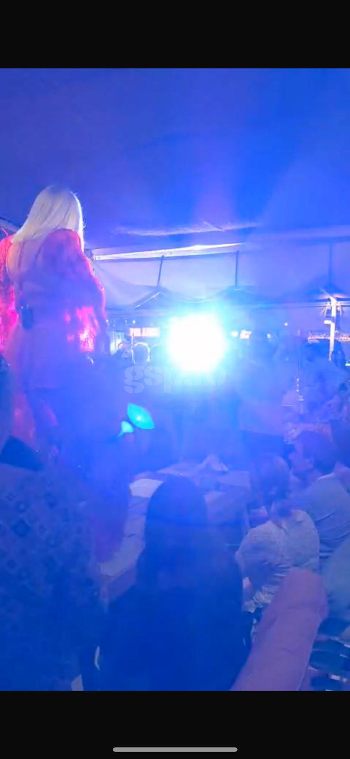 Loredana, show pe masa lui Gică și Ianis Hagi » Petrecere „legendară” joi seara în stațiunea Mamaia! Tot „numărul”, surprins de GSP