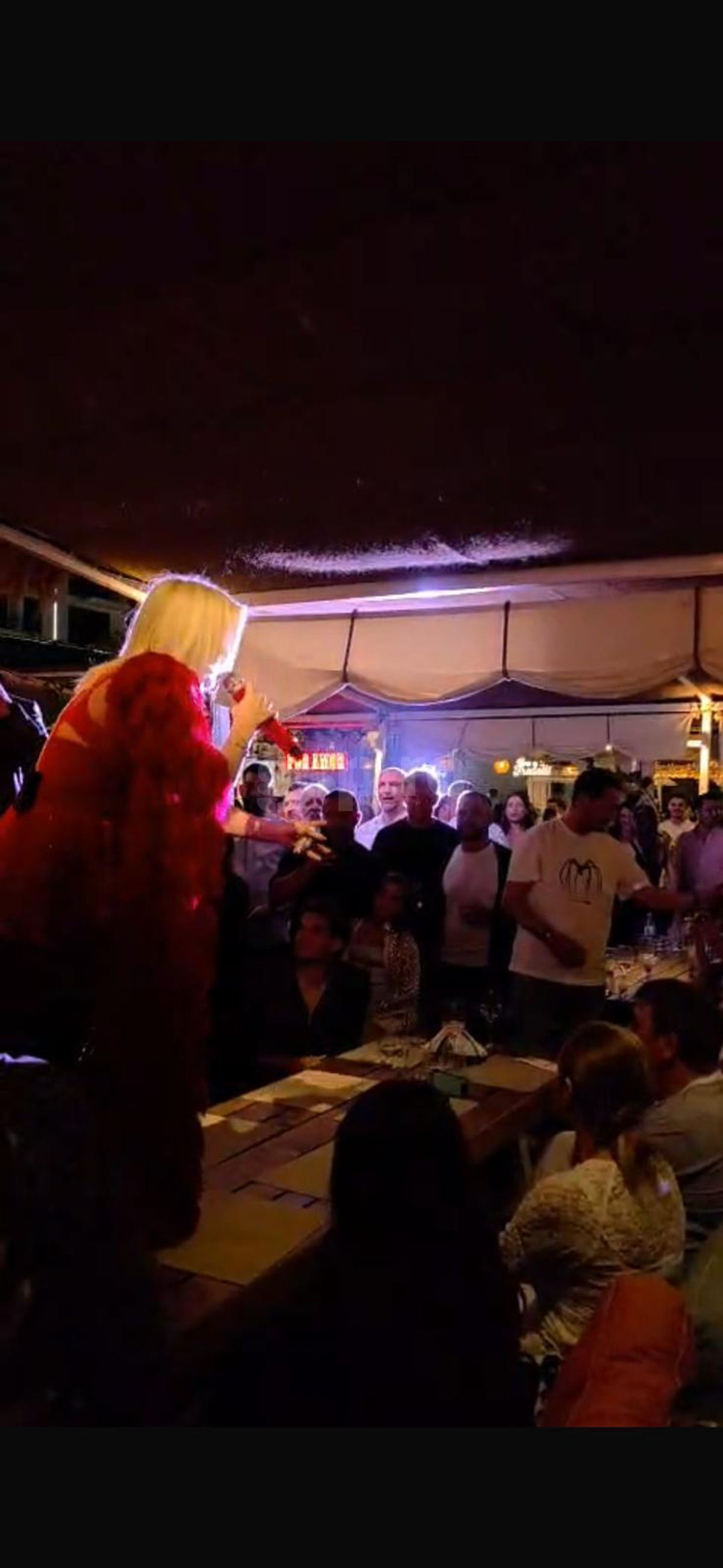 Loredana, show pe masa lui Gică și Ianis Hagi » Petrecere „legendară” joi seara în stațiunea Mamaia! Tot „numărul”, surprins de GSP