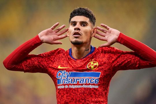Florinel Coman (22 de ani) e dorit în Premier League, de Crystal Palace.
