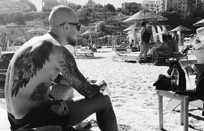 FOTO Denis Alibec, la Vama Veche cu mama lui » Cum s-a pozat atacantul