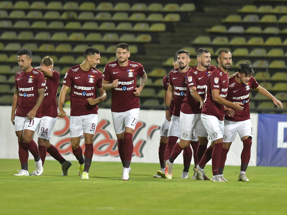 Viralul lunii în Liga 1 » Filmarea care face înconjurul României: ce se întâmpla în mijlocul galeriei rapidiste la Pitești. Peste 5.000 de like-uri!