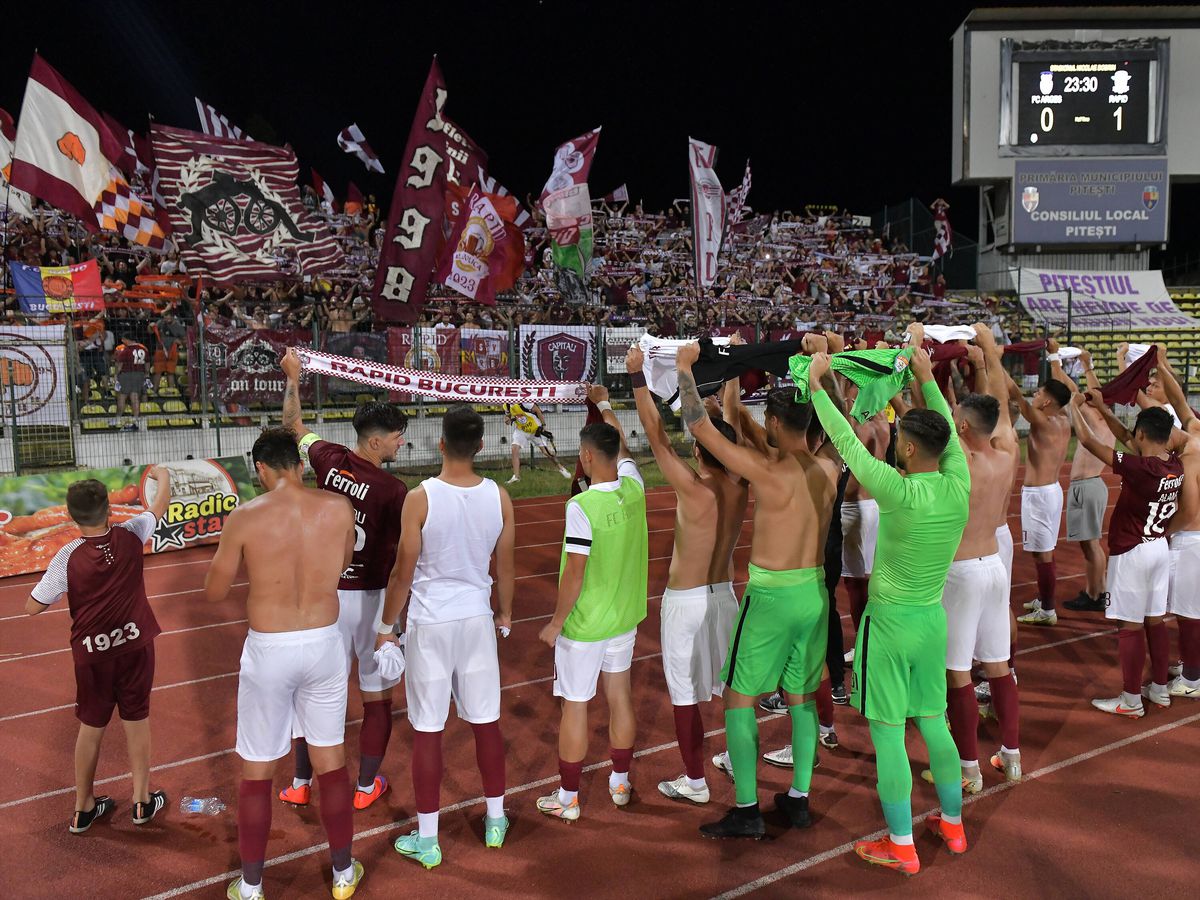 Viralul lunii în Liga 1 » Filmarea care face înconjurul României: ce se întâmpla în mijlocul galeriei rapidiste la Pitești. Peste 5.000 de like-uri!