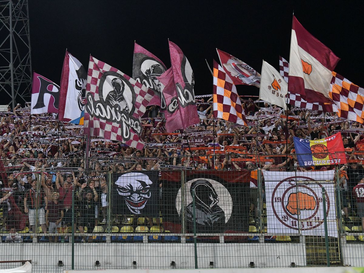 Viralul lunii în Liga 1 » Filmarea care face înconjurul României: ce se întâmpla în mijlocul galeriei rapidiste la Pitești. Peste 5.000 de like-uri!