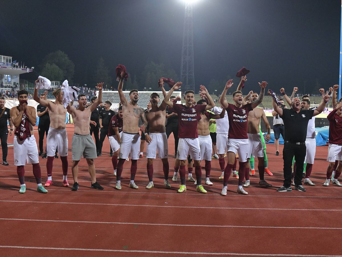 Viralul lunii în Liga 1 » Filmarea care face înconjurul României: ce se întâmpla în mijlocul galeriei rapidiste la Pitești. Peste 5.000 de like-uri!