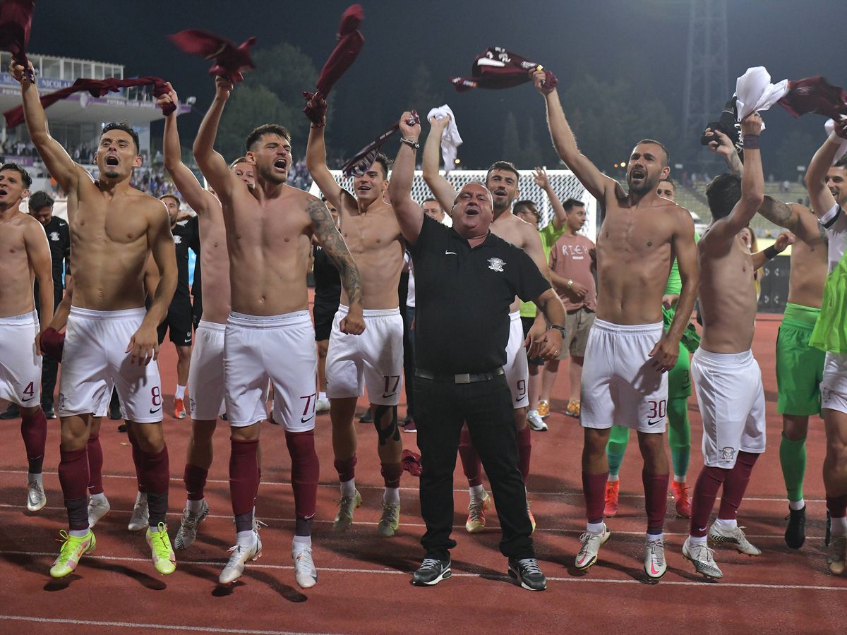 Viralul lunii în Liga 1 » Filmarea care face înconjurul României: ce se întâmpla în mijlocul galeriei rapidiste la Pitești. Peste 5.000 de like-uri!