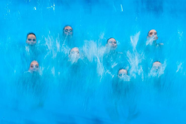 Fantomele din piscină, o fotografie specială la înot sincron