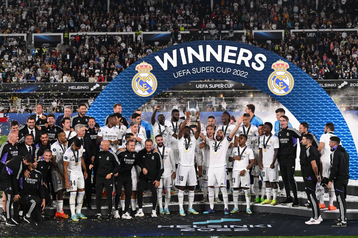 Împăratul Carlo Ancelotti. Superantrenorul care aproape dispăruse la Everton a renăscut la Real Madrid: 4 trofee și 3 recorduri în 8 luni!