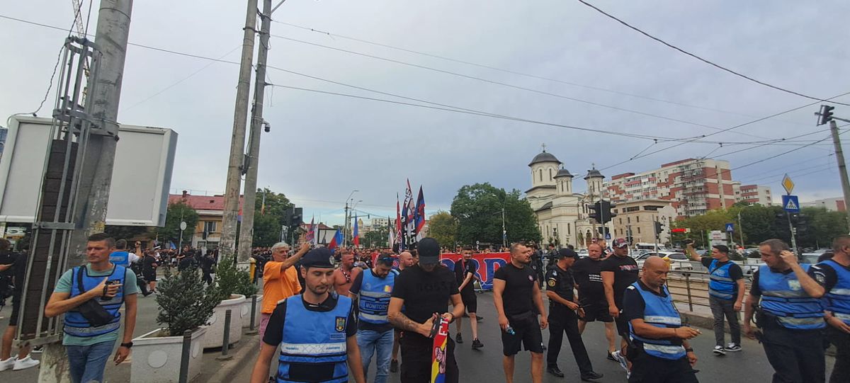 Galeria celor de la FCSB a ajuns în Ghencea » Câți oameni au fost în corteo + scandarea favorită