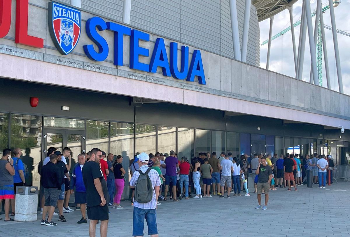 S-au deschis casele de bilete din Ghencea » Zeci de oameni așteptau deja la coadă. Imagini de la reporterii GSP