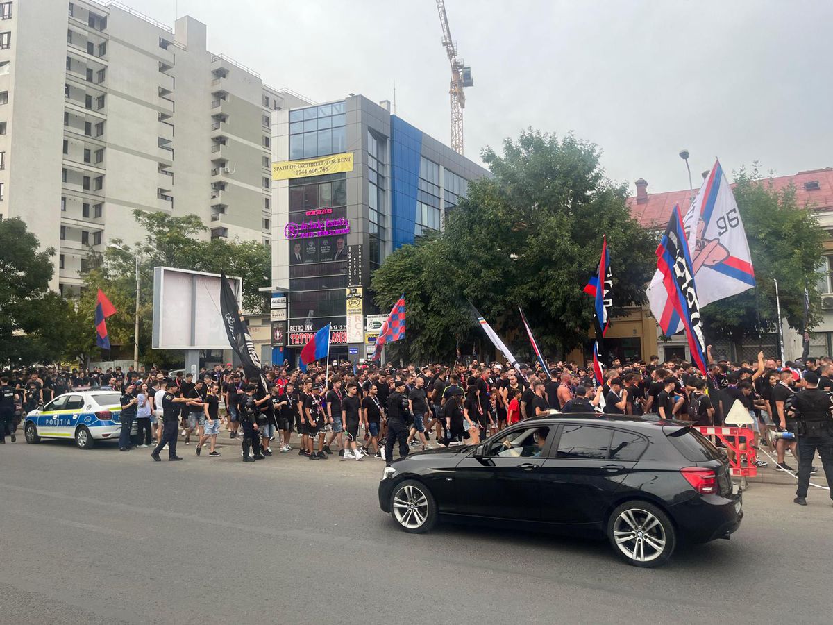 Galeria celor de la FCSB a ajuns în Ghencea » Câți oameni au fost în corteo + scandarea favorită