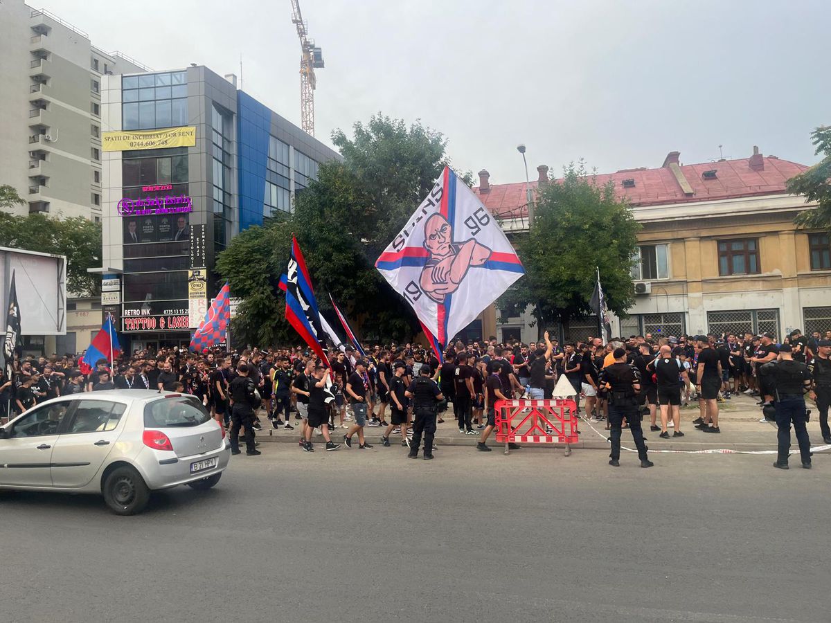 Galeria celor de la FCSB a ajuns în Ghencea » Câți oameni au fost în corteo + scandarea favorită