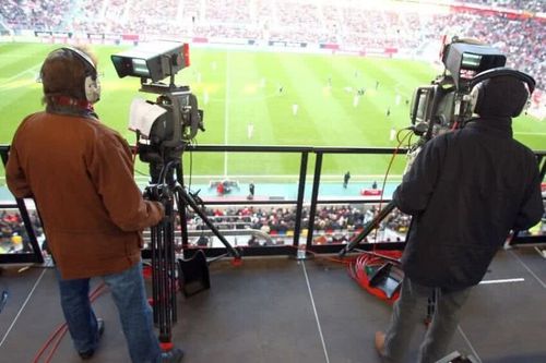 Meciul dintre FCSB și Nordsjaelland, din turul III preliminar al Conference League, va fi televizat în România pe Pro TV. Fanii fotbalului din Danemarca nu vor putea urmări meciul la televizor, doar contra cost pe o platformă online.