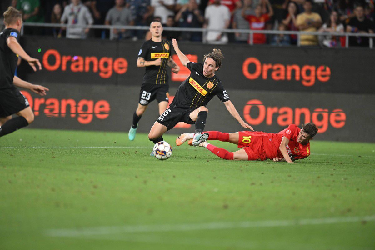 FCSB a cerut trei penalty-uri cu Nordsjaelland! tribunele au explodat: „Hoții, hoții!” » Fotoreporterul GSP a surprins cadru cu cadru cea mai fierbinte fază a meciului