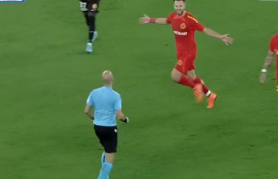 FCSB a cerut trei penalty-uri cu Nordsjaelland! tribunele au explodat: „Hoții, hoții!” » Fotoreporterul GSP a surprins cadru cu cadru cea mai fierbinte fază a meciului