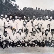 Lotul de tenis al României din 1960. Necula, penultimul de jos în partea dreapta a imaginii FOTO Arhivă personală