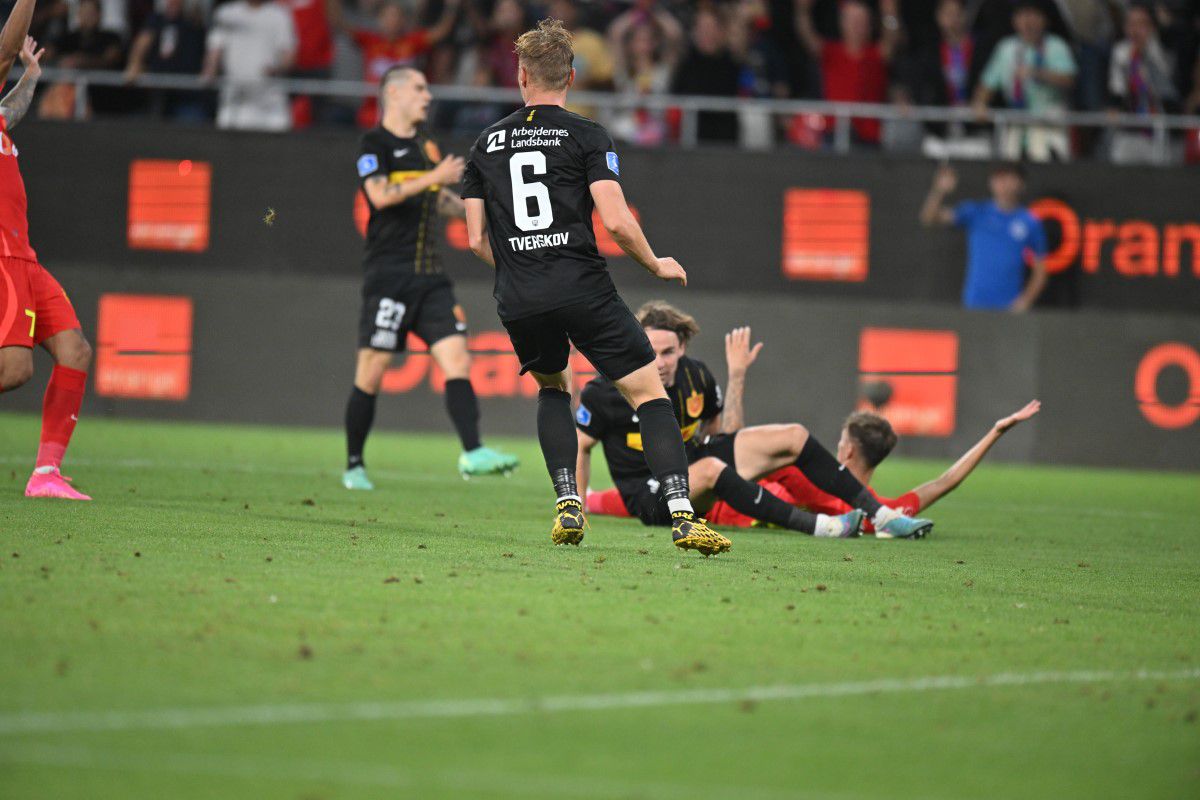 FCSB a cerut trei penalty-uri cu Nordsjaelland! tribunele au explodat: „Hoții, hoții!” » Fotoreporterul GSP a surprins cadru cu cadru cea mai fierbinte fază a meciului
