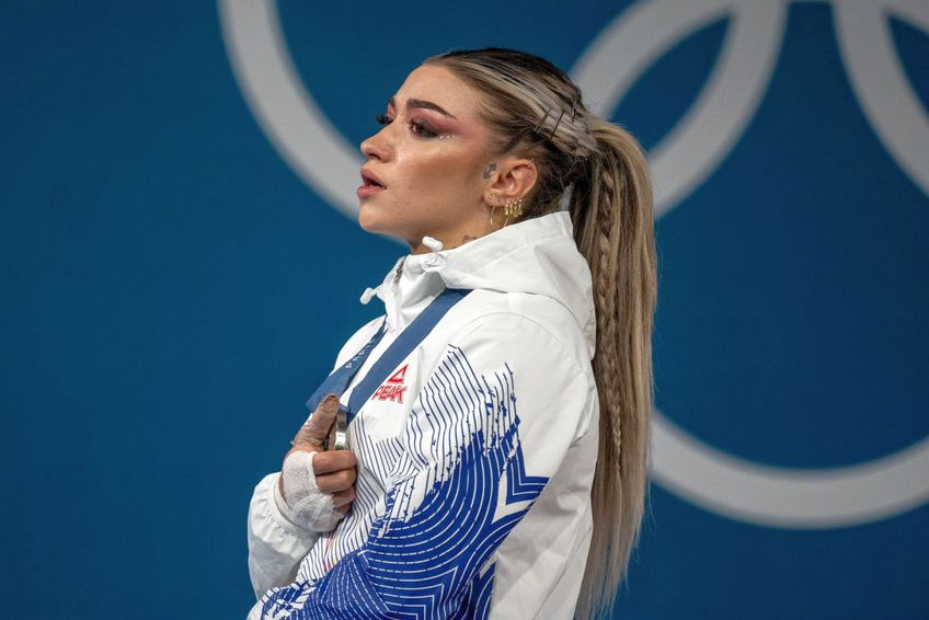 Mihaela Cambei, portdrapelul României la ceremonia de închidere a Jocurilor Olimpice, foto: Raed Krishan (GSP)