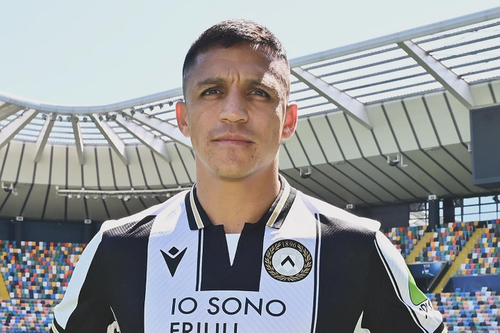 Alexis Sanchez, 35 ani, s-a întors la Udinese, echipa care l-a lansat în fotbalul mare. Clubul a oficializat mutarea astăzi, prin intermediul rețelelor de socializare. Foto: Facebook Udinese