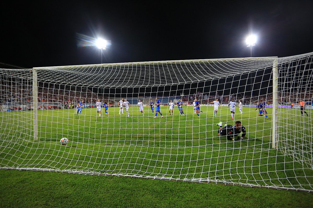 Giuleștiul a mai murit un pic! Rapidul s-a împotmolit și în Crâng, iar zilele lui Lennon sunt numărate