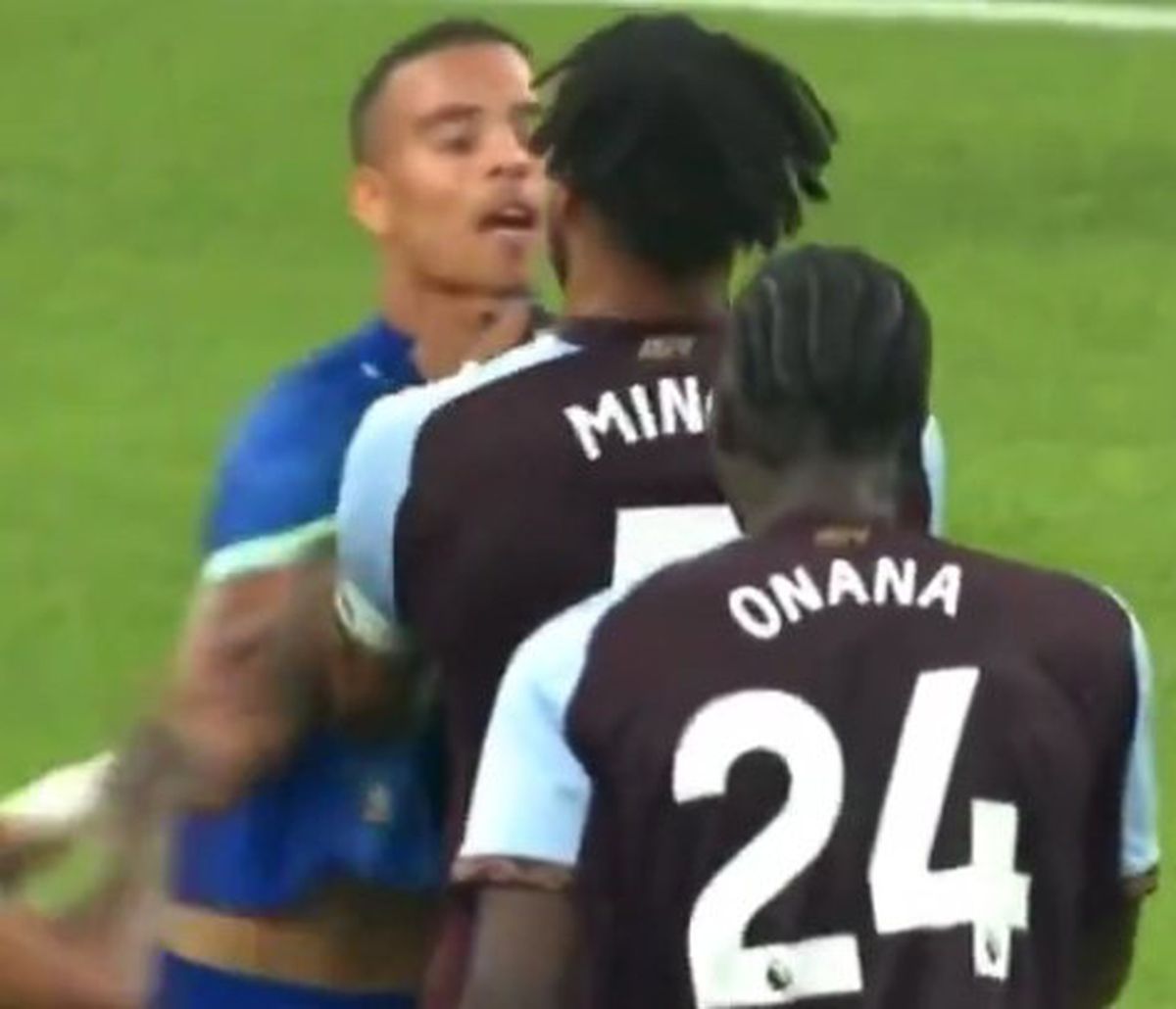 Internaționalii englezi au fost la un pas de bătaie » A „sfâșiat” tricoul de pe el