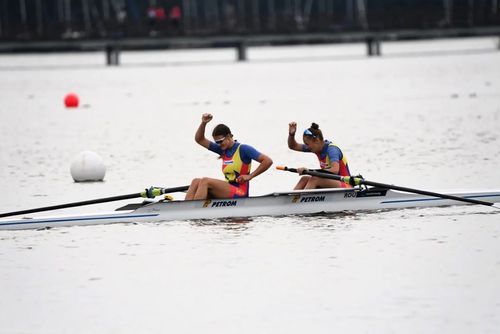 Denisa Vasilică și Teodora Lehaci, campioane mondiale de juniori la dublu rame Foto: World Rowing