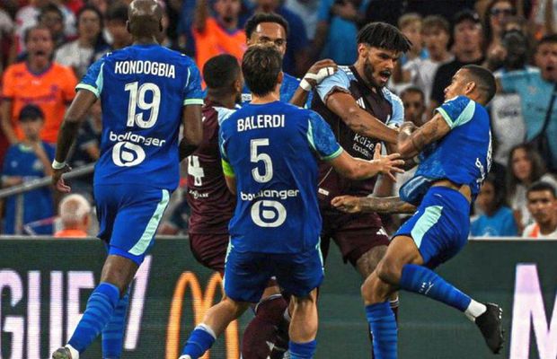 Internaționalii englezi au fost la un pas de bătaie » A „sfâșiat” tricoul de pe el