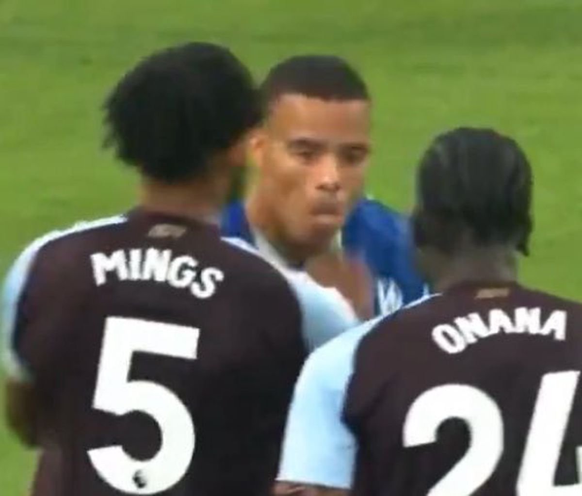 Internaționalii englezi au fost la un pas de bătaie » A „sfâșiat” tricoul de pe el