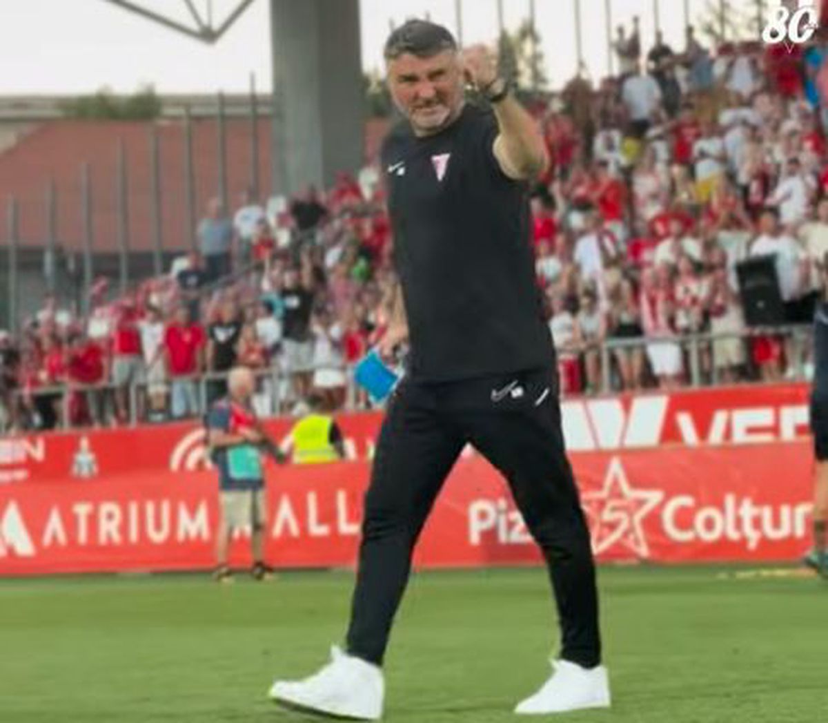 Imagini spectaculoase din Superligă: „Cine e pe primul loc? UTA e!”